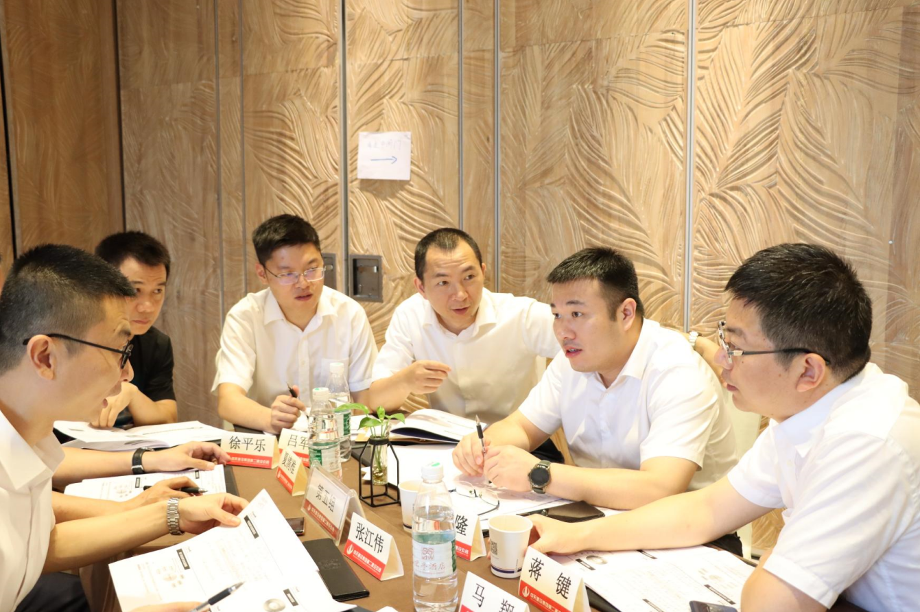 2021年6月25日-26日，PA尊龙凯时二建组织开展了2021年中高层主管执行力培训。本次培训特邀清华、北大、上海交大总裁班讲师，中国企业家协会特聘高级讲师许晋老师进行授课。